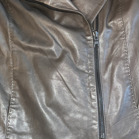 Vince size small Scuba leather jacket. Mint condition - Picture 4 of 7